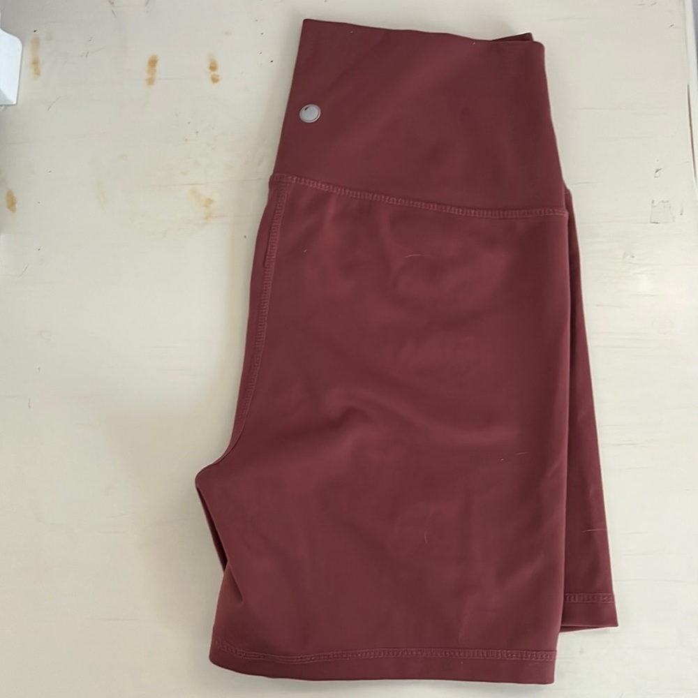 butt lifting booty shorts! Size large. YOGALICIOUS